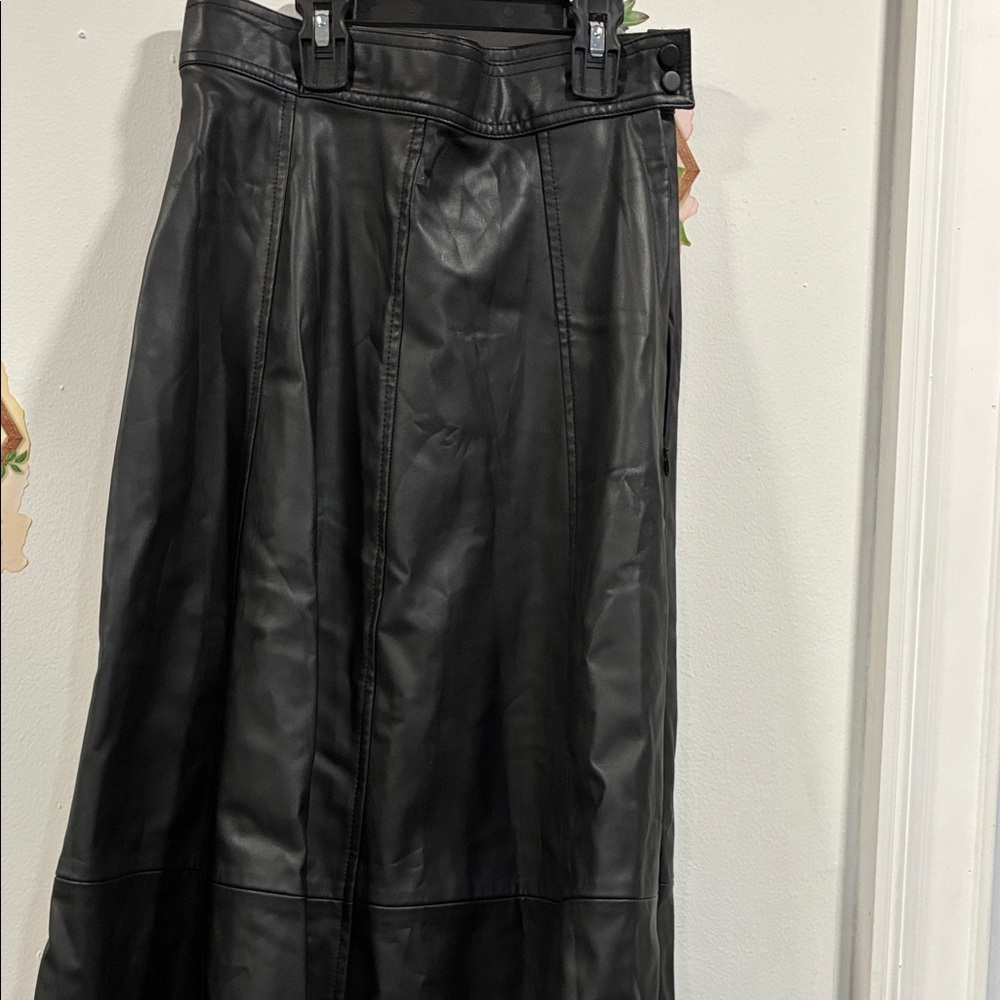 Elegant Black Leather Skirt